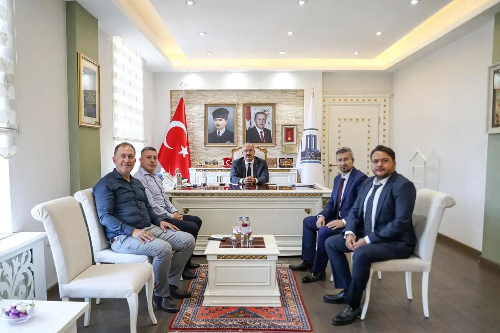 Veteriner Hekimler Odası Başkanı Gökhan ÖZDEMİR ve yönetim kurulu üyelerinden Valimize Ziyaret